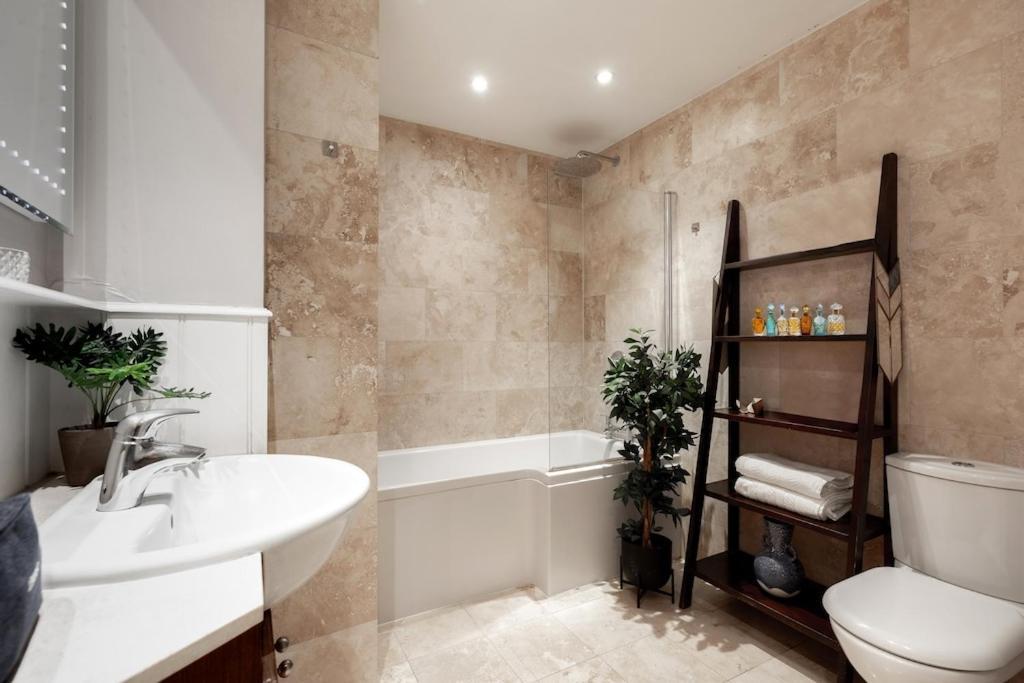 Revamped & Luxxe For Covent Garden Lovers! Adorable City Home For Families & Friends London Luaran gambar