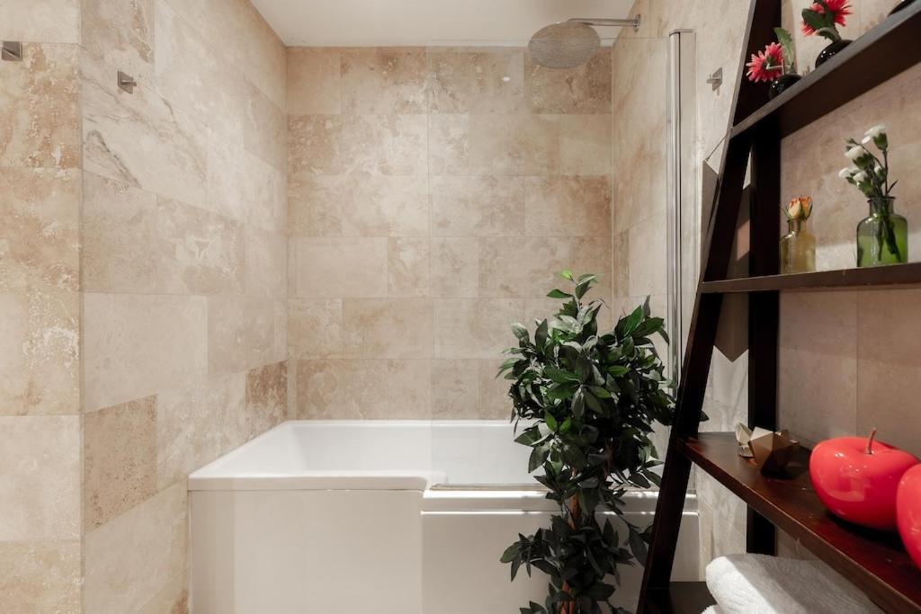 Revamped & Luxxe For Covent Garden Lovers! Adorable City Home For Families & Friends London Luaran gambar